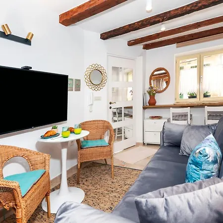 Wishing Well Garden Apartment
