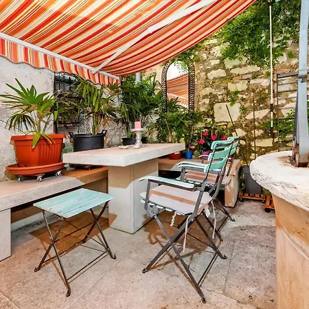 Wishing Well Garden Apartment Rovinj